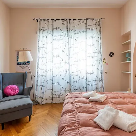 Apartament Ubaldi - 2 Stops From San Pietro *