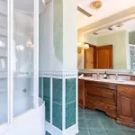 Apartment Ubaldi - 2 Stops From San Pietro