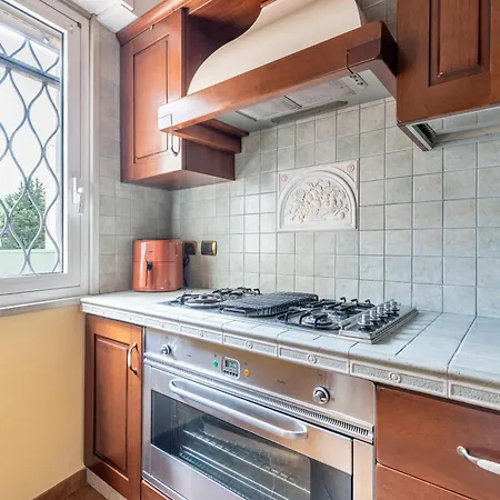 Apartment Ubaldi - 2 Stops From San Pietro Rom